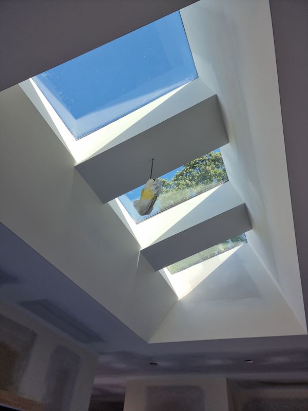 Plastered skylight shaft with crisp edges